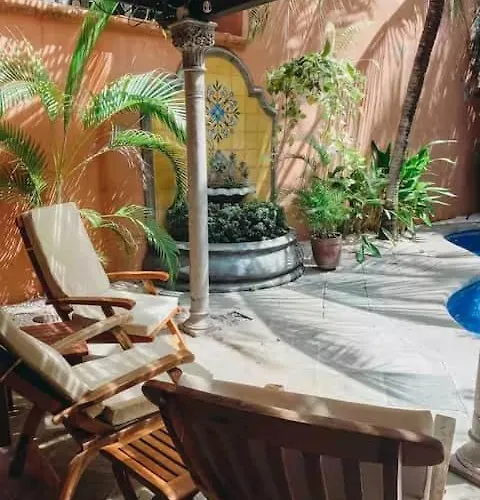 Luxury Mediterranean Steps From The Hébergement de vacances Tamarindo