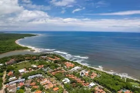 Luxury Mediterranean Steps From The Hébergement de vacances Tamarindo