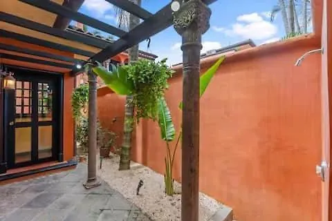 Luxury Mediterranean Steps From The Hébergement de vacances *